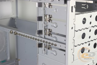 CHIEFTEC UNI LBX-02B-U3