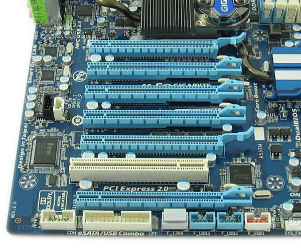GIGABYTE GA-890FXA-UD7