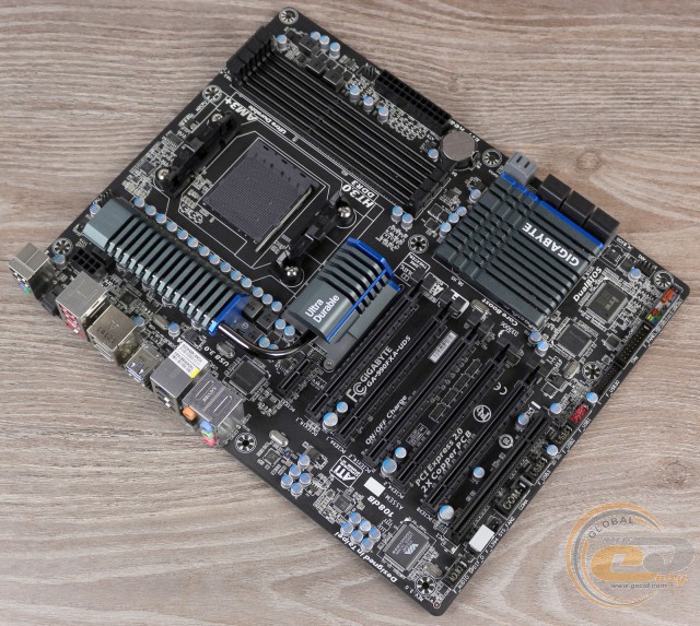 GIGABYTE GA-990FXA-UD5