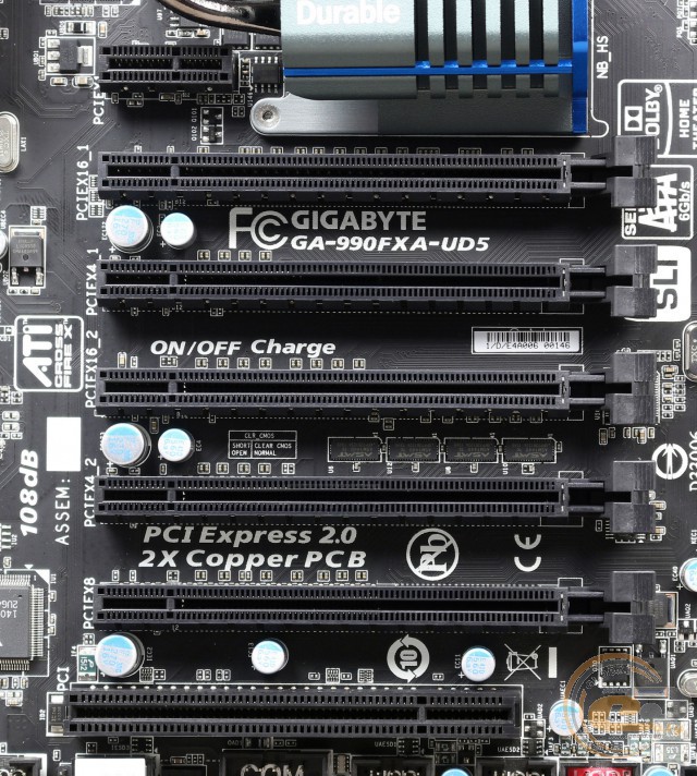 GIGABYTE GA-990FXA-UD5