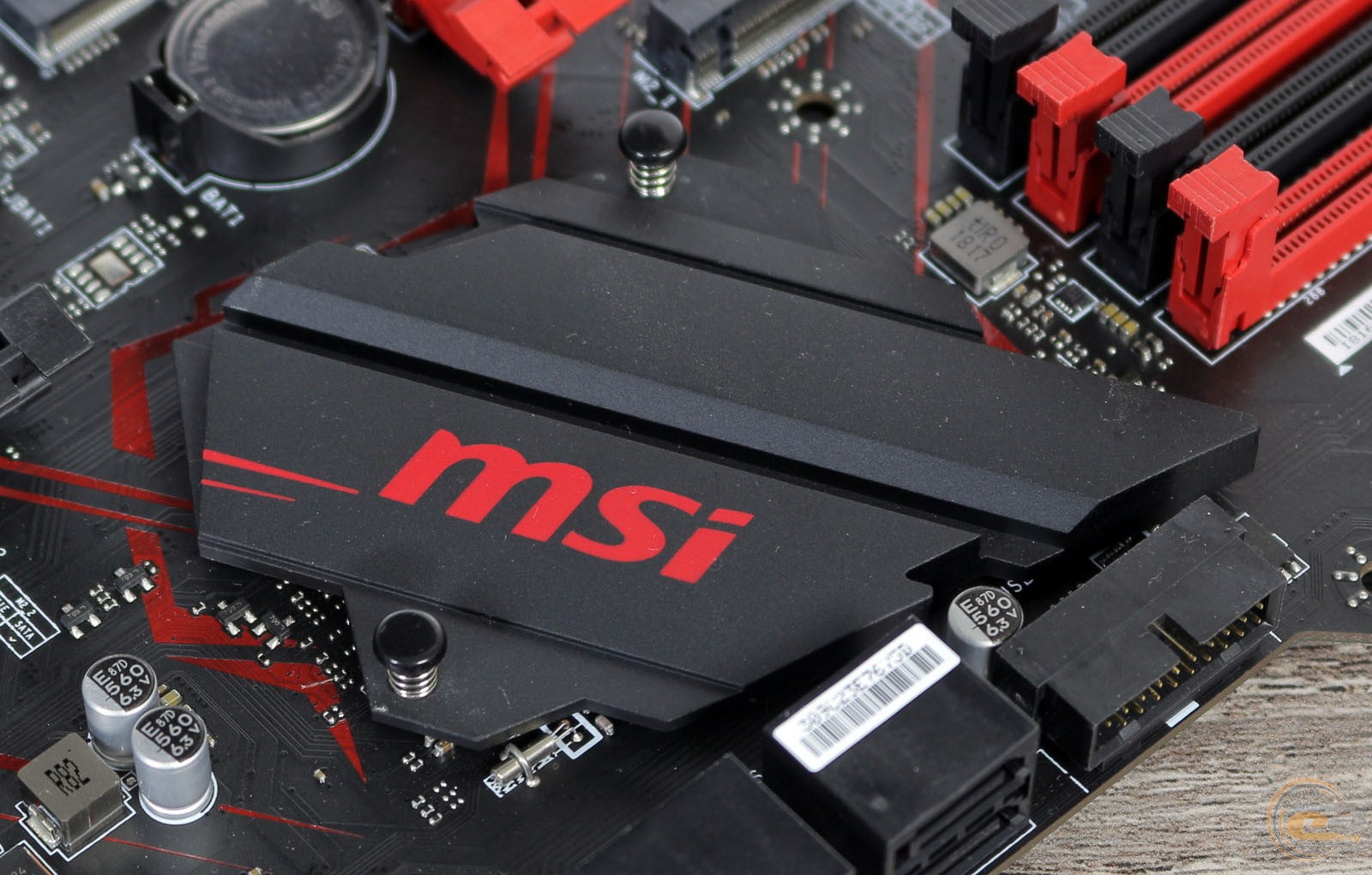 Msi mpg z390 gaming plus. Type c на материнке. RGB на материнской плате MSI. Батарея на материнской плате.