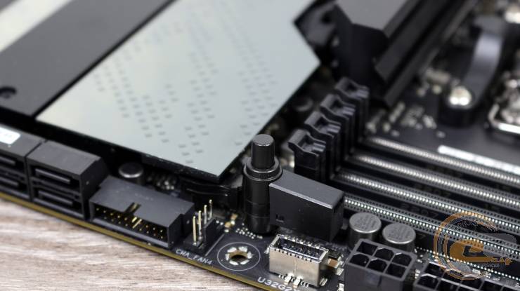 ASUS ROG CROSSHAIR X670E HERO