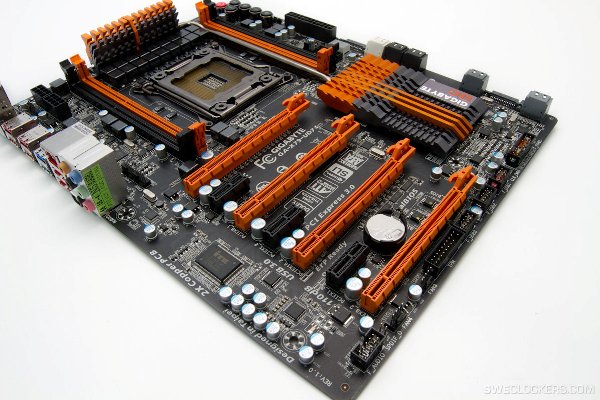 GIGABYTE GA-X79-UD7