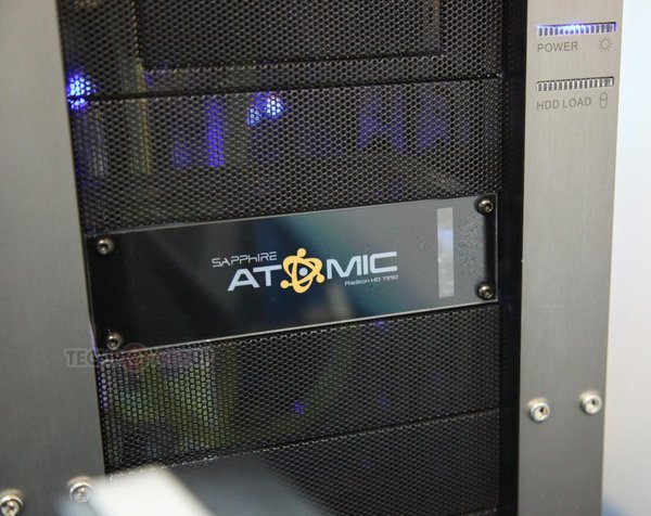 SAPPHIRE Radeon HD 7990 Atomic