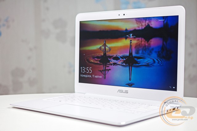 ASUS ZENBOOK UX305CA