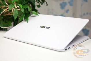 ASUS ZENBOOK UX305CA