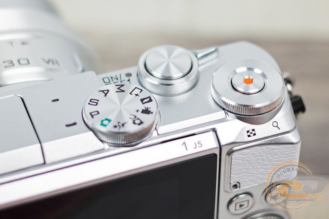 Nikon 1 J5