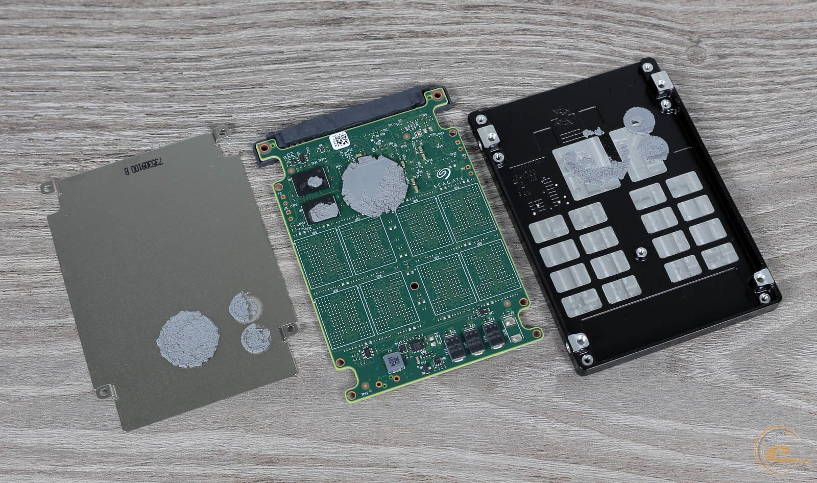 Чип памяти ssd. Micron SSD Chip. Seagate IRONWOLF 110 SSD 4tb. Чипы памяти SSD AMD. SSD без корпуса.