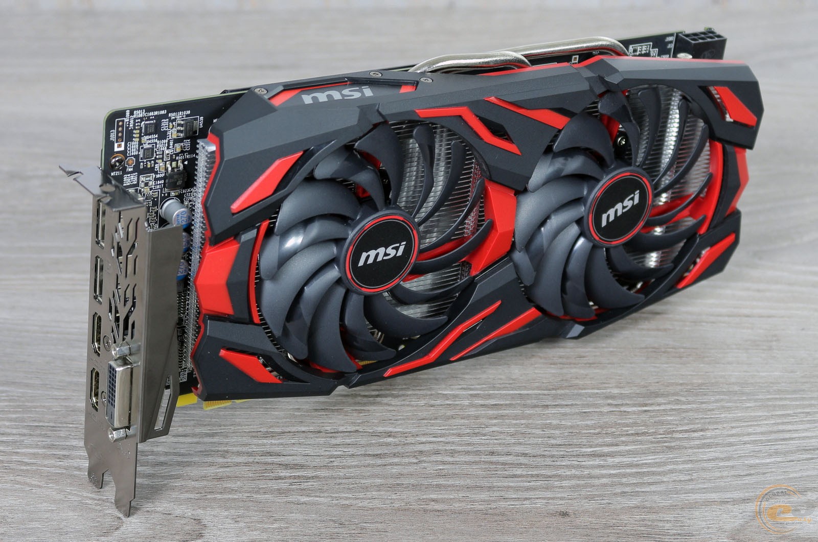 Какое напряжение должно быть на видеокарте rx 580