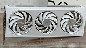 GIGABYTE GeForce RTX 5060 AERO OC 8G: элегантная белая видеокарта